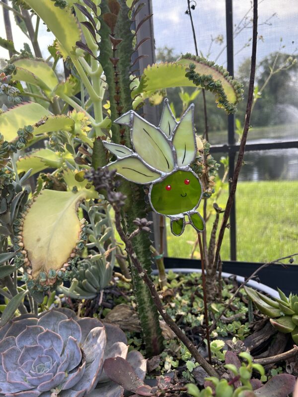 Shiny Oddish Plant Stake